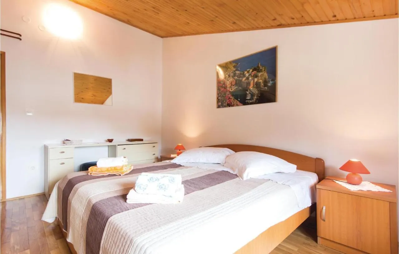Three-Bedroom Apartment Pula With A Fireplace 02