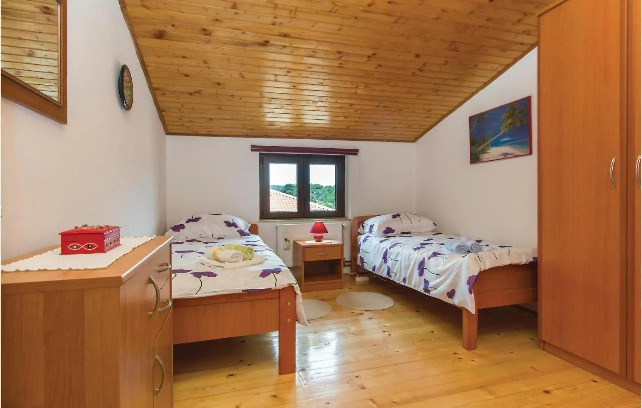 Three-Bedroom Apartment Pula With A Fireplace 02