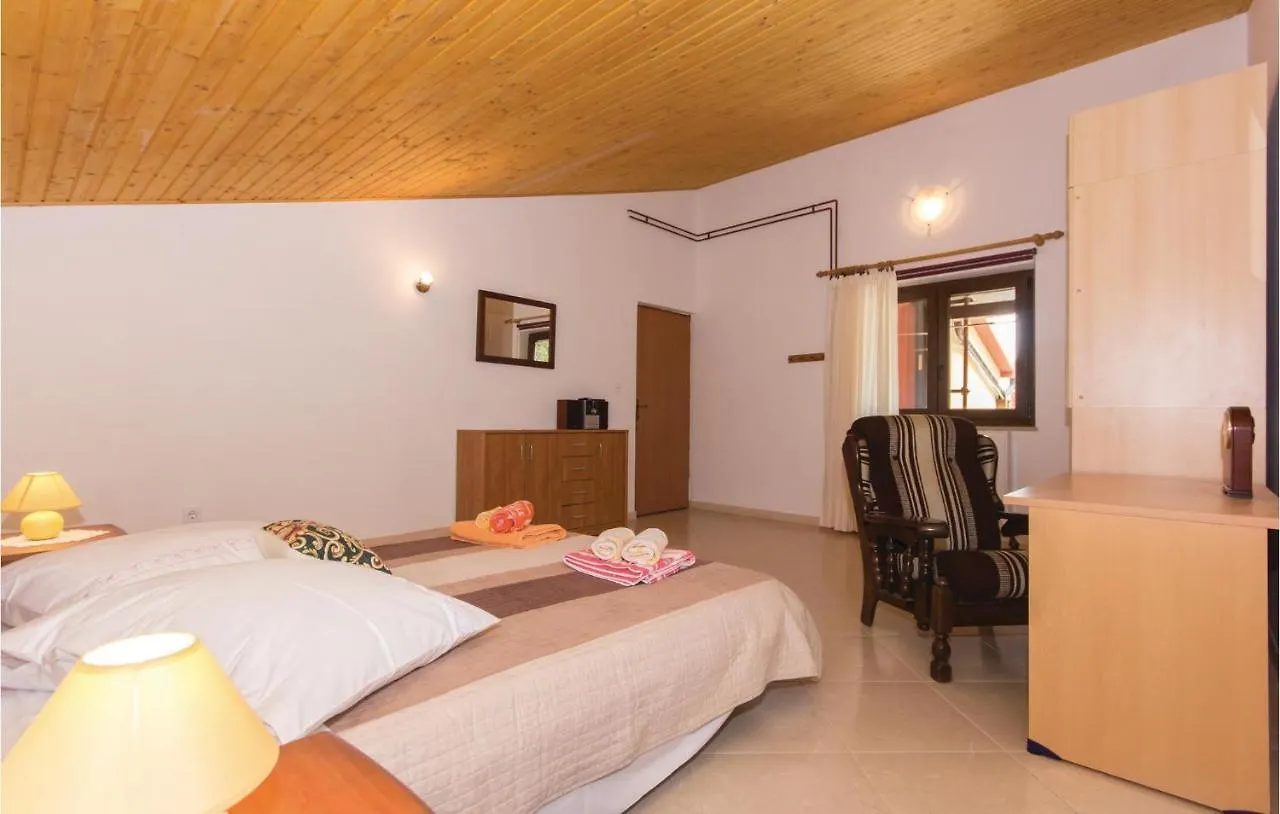 Three-Bedroom Apartment Pula With A Fireplace 02